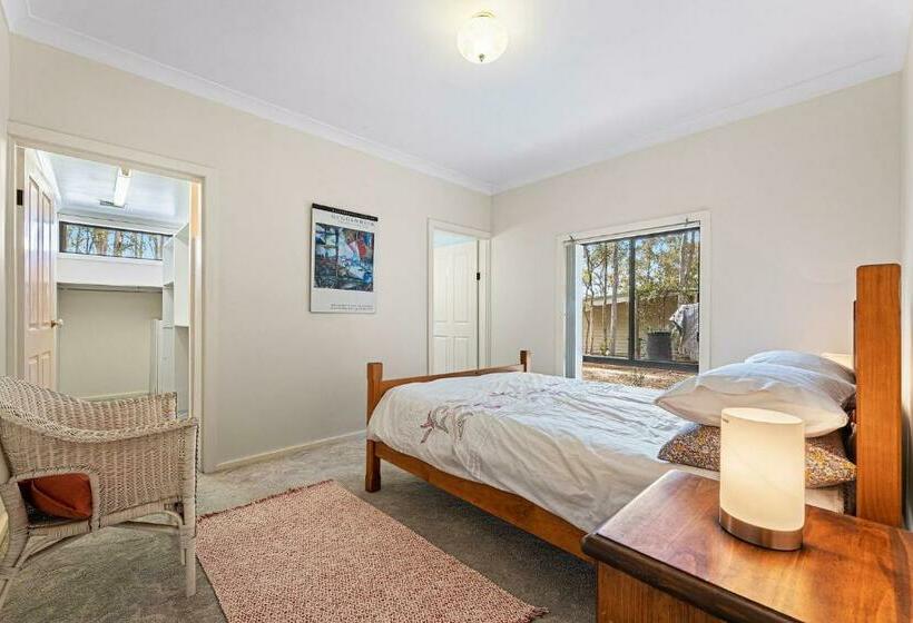 דירת חדר בקומת קרקע, Wave Haven