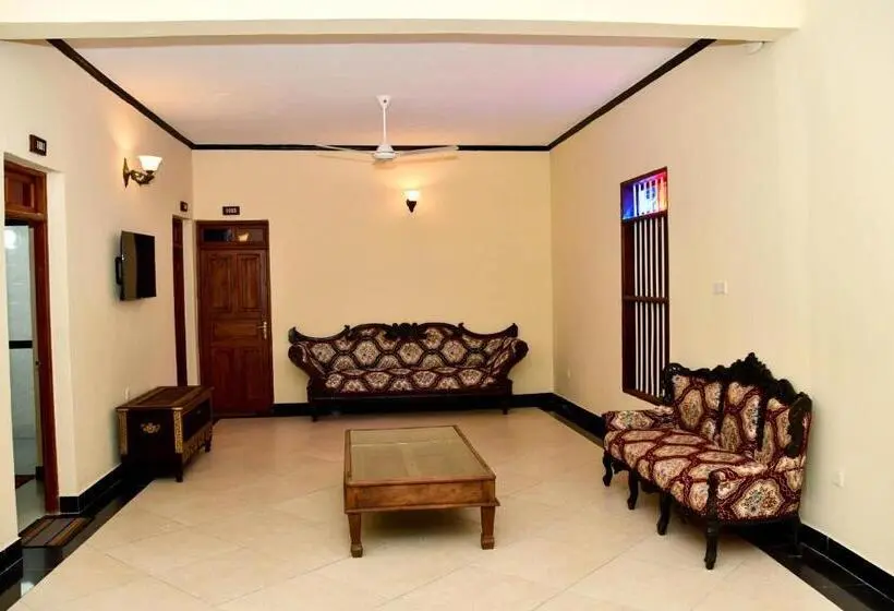 اتاق استاندارد, Minara Miwili Forodhani Park