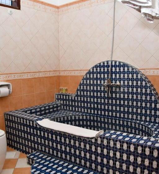 家庭间, Minara Miwili   Forodhani Park