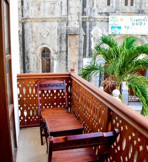 家庭间, Minara Miwili   Forodhani Park