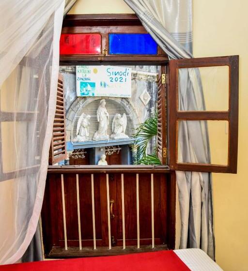 家庭间, Minara Miwili   Forodhani Park