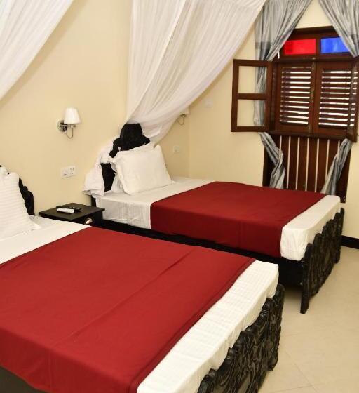 家庭间, Minara Miwili   Forodhani Park