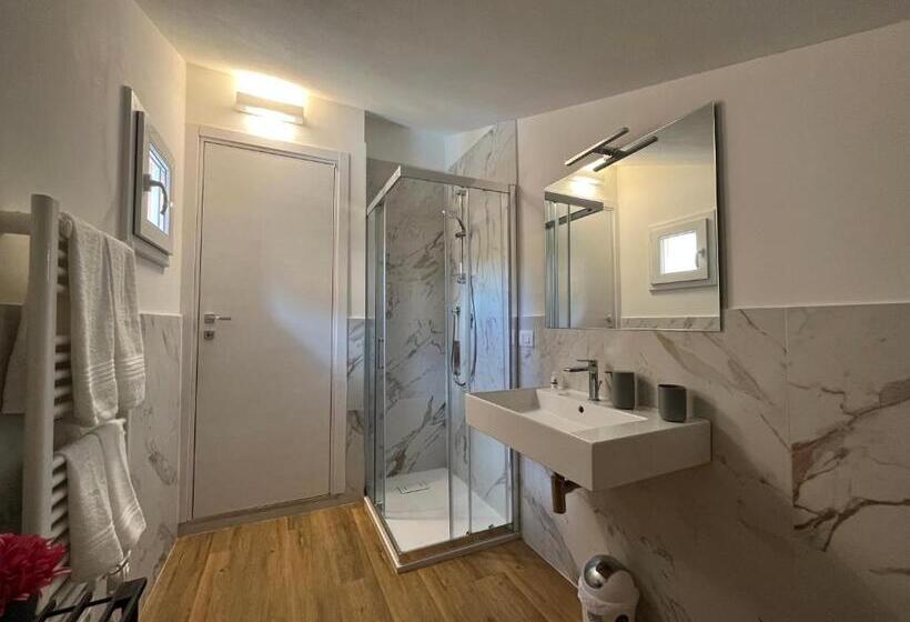 اتاق استاندارد, Guest House All 83