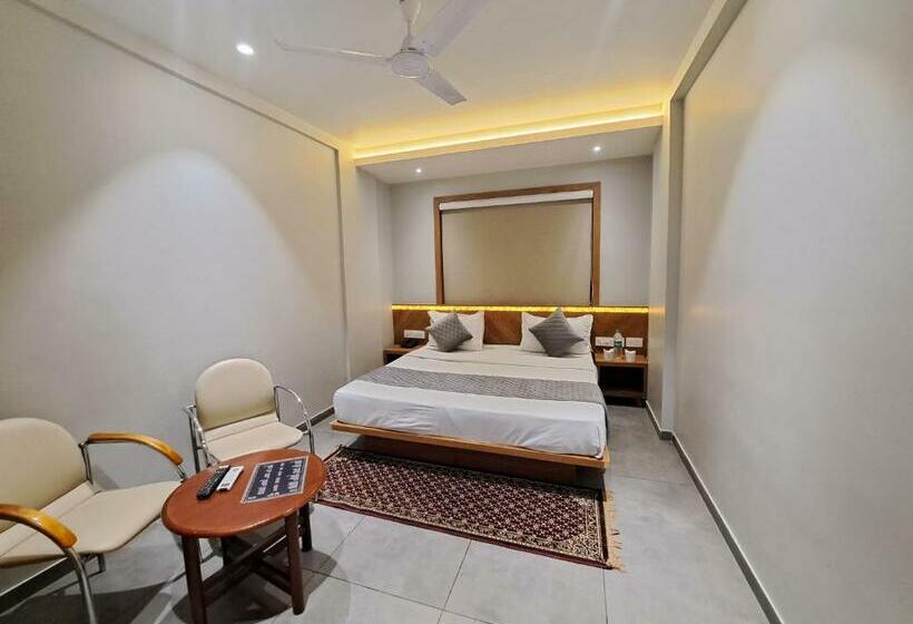 חדר סטנדרט, Om