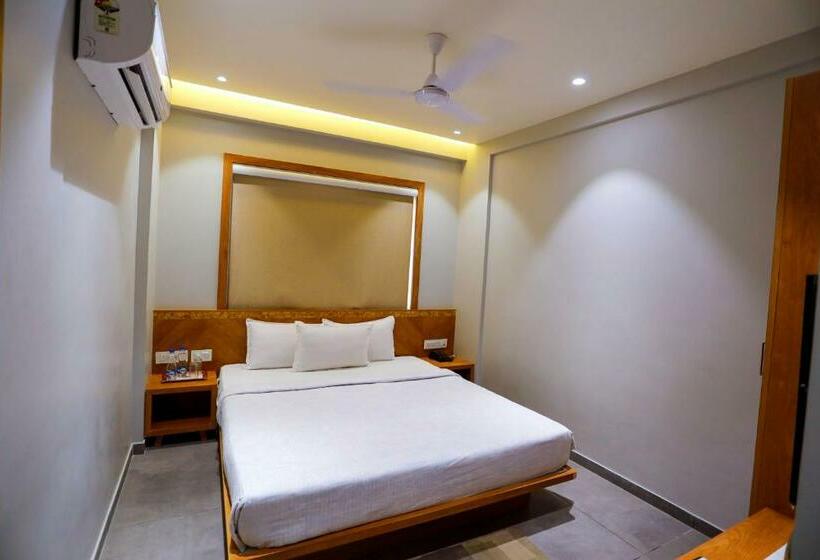 חדר סטנדרט, Om