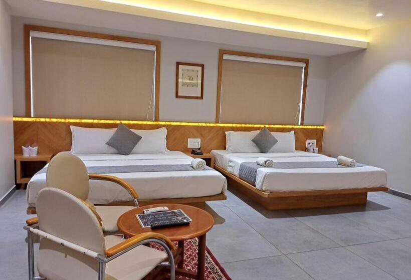 חדר פרמיום לארבעה, Om