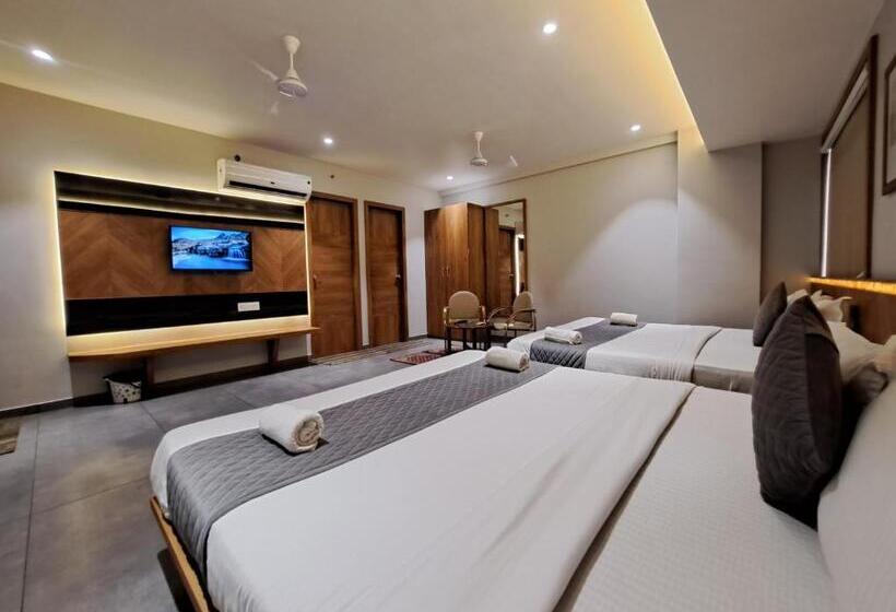 חדר פרמיום לארבעה, Om