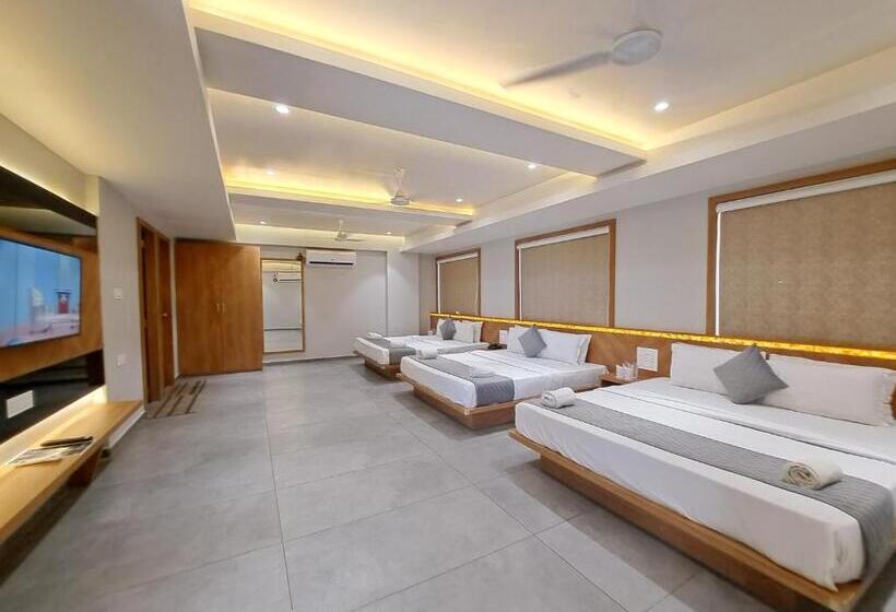 Quarto Quádruplo Estandar, Om