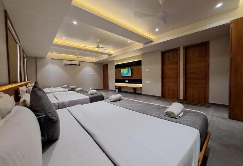 חדר סטנדרט לארבעה, Om