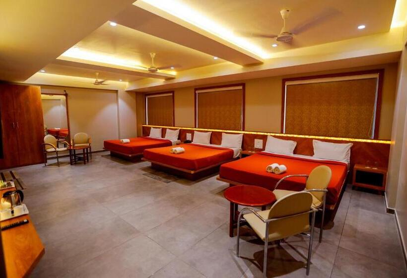 חדר סטנדרט לארבעה, Om