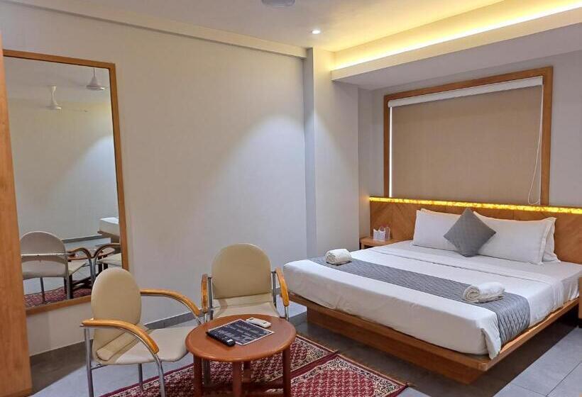 חדר פרמיום לארבעה, Om