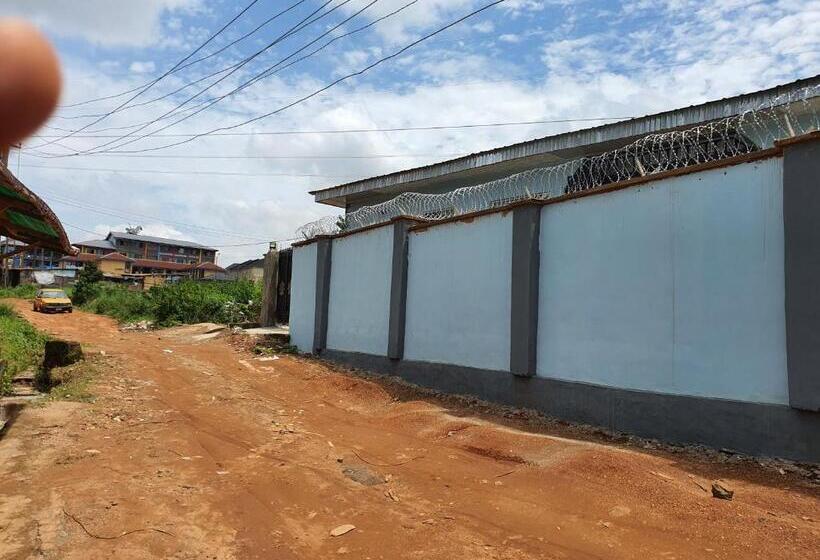 اتاق لوکس با تخت بزرگ, Umbrella Properties Eleyele Ibadan