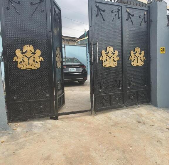 اتاق لوکس با تخت بزرگ, Umbrella Properties   Eleyele Ibadan