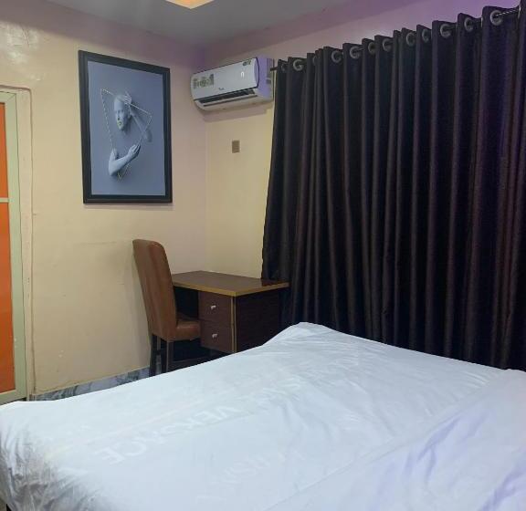 اتاق لوکس, Umbrella Properties Eleyele Ibadan