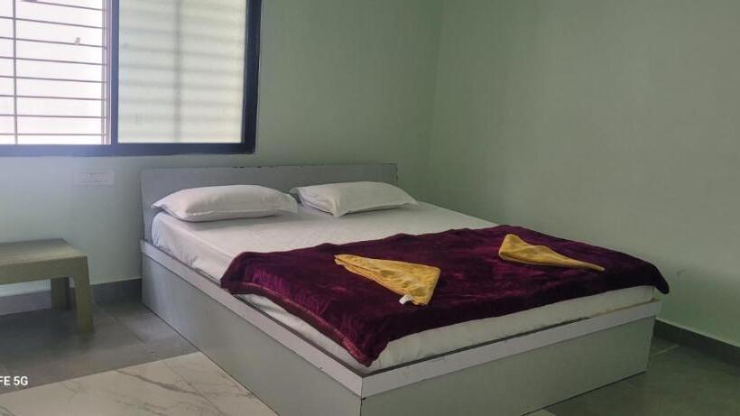 اتاق سوپریور چهار تخته, Greenstone Resort Hampi