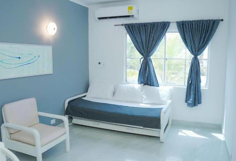 침실 2개 아파트, Makary Beach