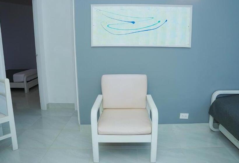 침실 2개 아파트, Makary Beach