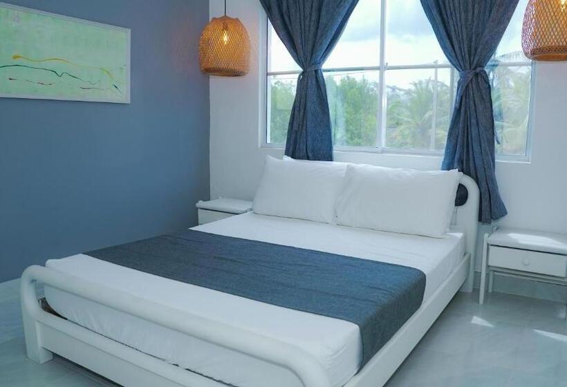 침실 2개 아파트, Makary Beach