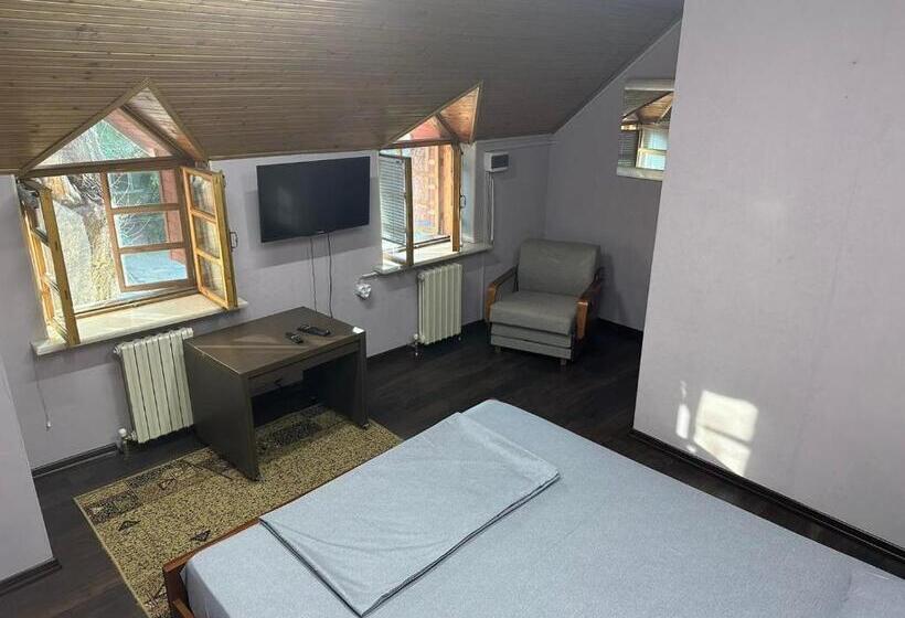 اتاق استاندارد, Friends Hostel