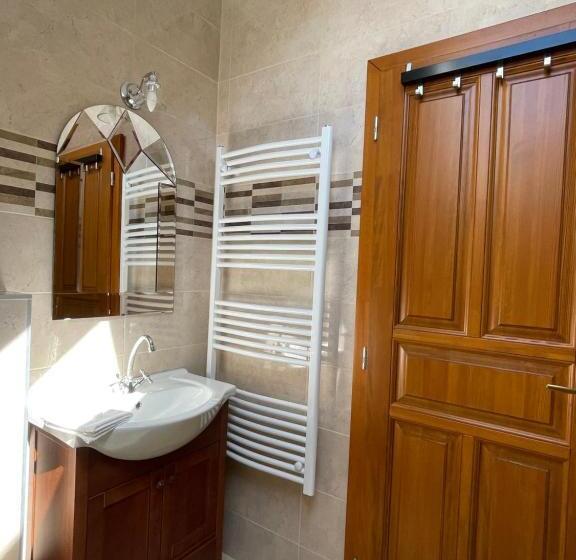 غرفة كومفورت ثلاثية, Kis Duna Vendégház