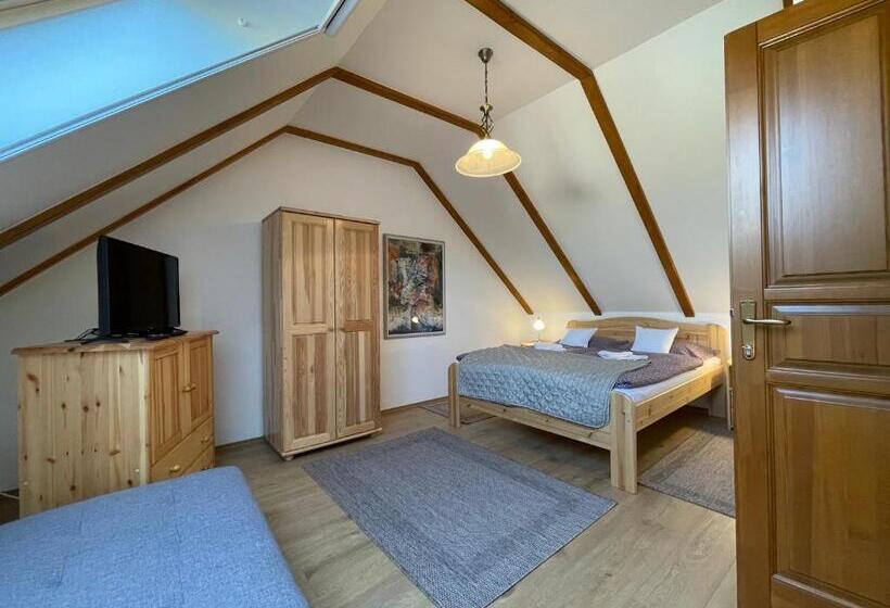 غرفة كومفورت ثلاثية, Kis Duna Vendégház