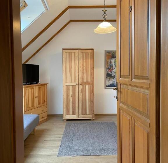 غرفة كومفورت ثلاثية, Kis Duna Vendégház