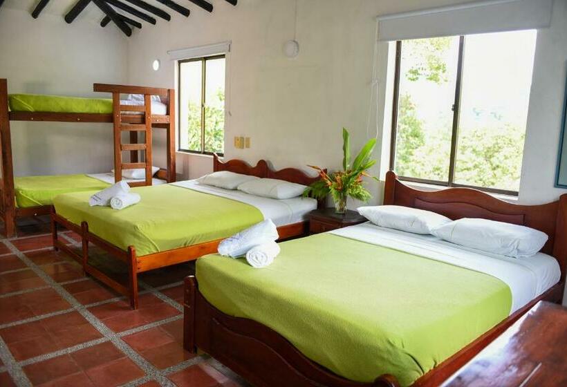 חדר משפחתי, Hacienda La Bonita