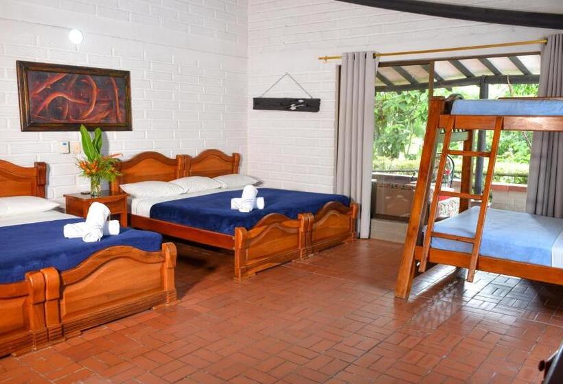 סוויטה משפחתית, Hacienda La Bonita