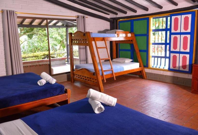 סוויטה משפחתית, Hacienda La Bonita