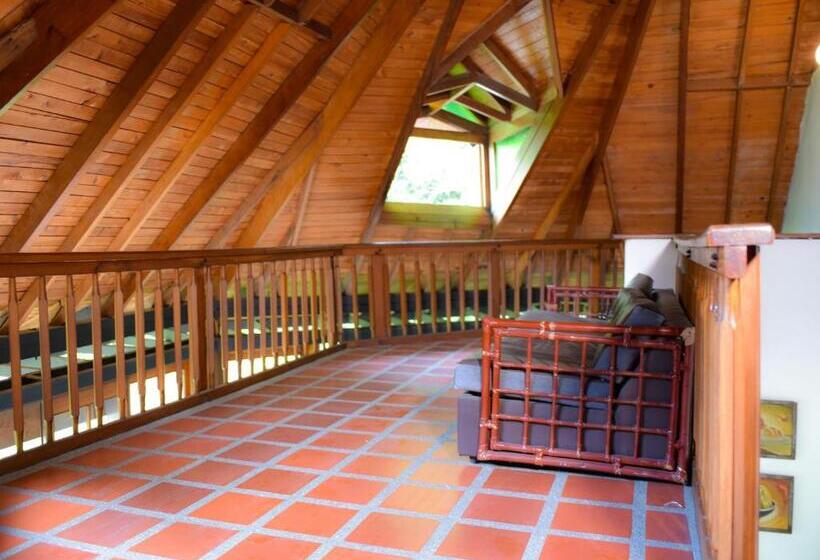 דירת שני חדרים, Hacienda La Bonita