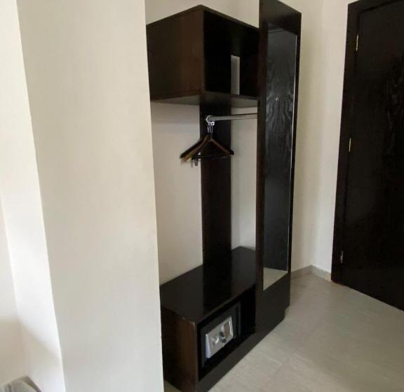 اتاق استاندارد سه نفره, Art Hotel Downtown