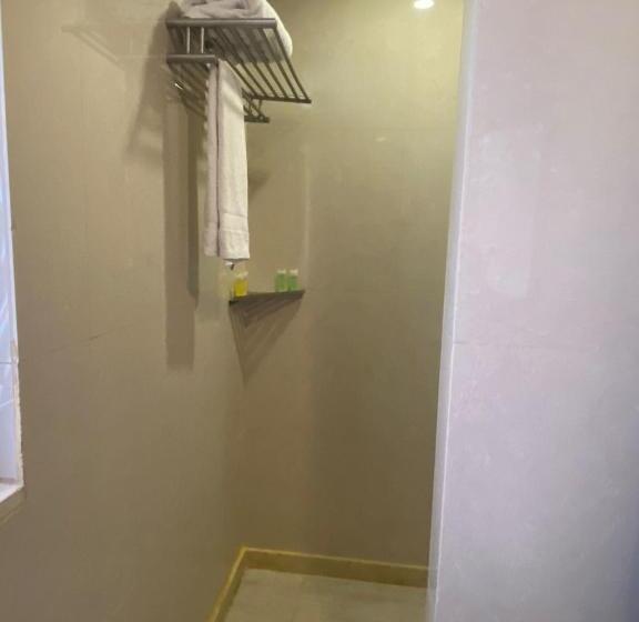 اتاق استاندارد سه نفره, Art Hotel Downtown