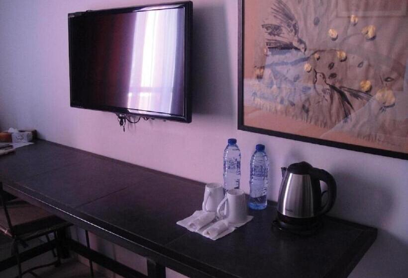 اتاق استاندارد سه نفره, Art Hotel Downtown