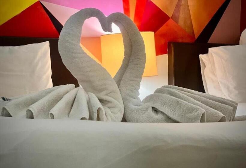 اتاق استاندارد سه نفره, Art Hotel Downtown