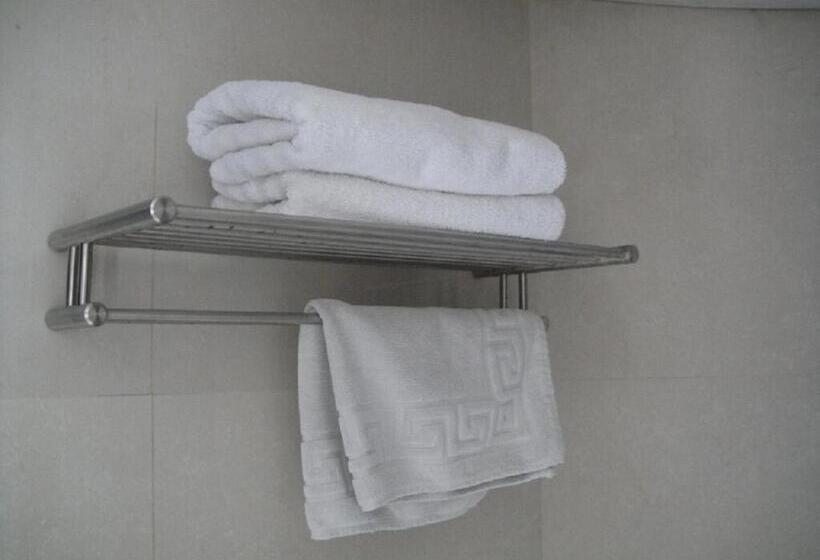 اتاق استاندارد سه نفره, Art Hotel Downtown