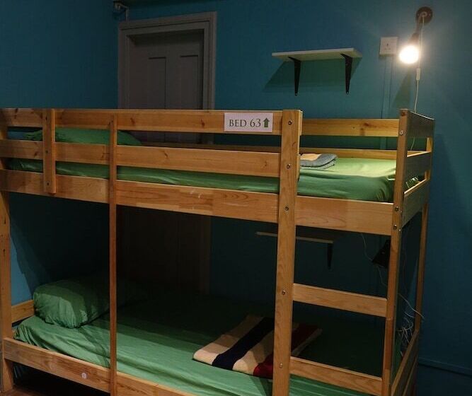 اتاق خانوادگی, Gap Year Hostel