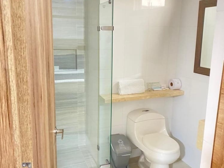 חדר סופריור לשלושה, Cabecera Country