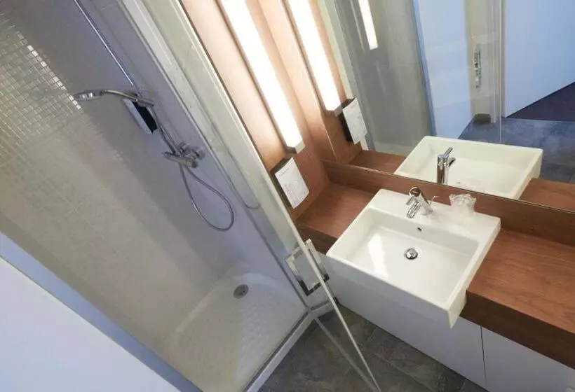 スタンダード４人部屋, Campanile Annemasse Gare– Genève