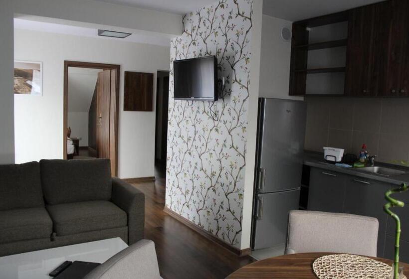 발코니가 있는 2 베드룸 아파트, Dobry Klimat