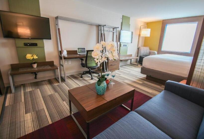 Люкс Кровать Кинг, Holiday Inn Express & Suites Miami Airport East, An Ihg