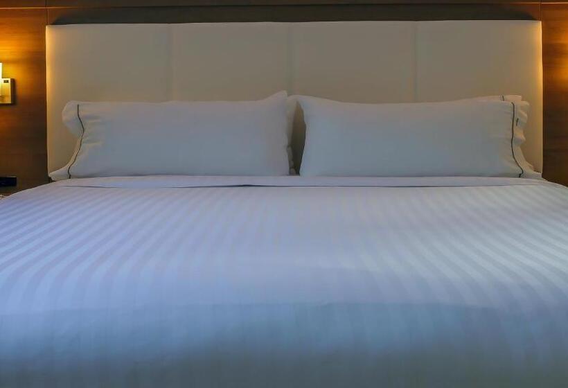 غرفة قياسية لذوى الاحتياجات الخاصة, Holiday Inn Express & Suites Miami Airport East, An Ihg