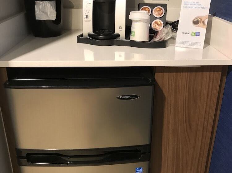 Номер Стандарт, Holiday Inn Express & Suites Miami Airport East, An Ihg