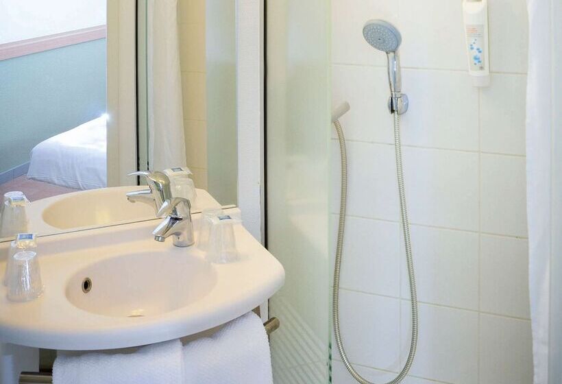 Номер Стандарт Трехместный, Ibis Budget Marseille Valentine