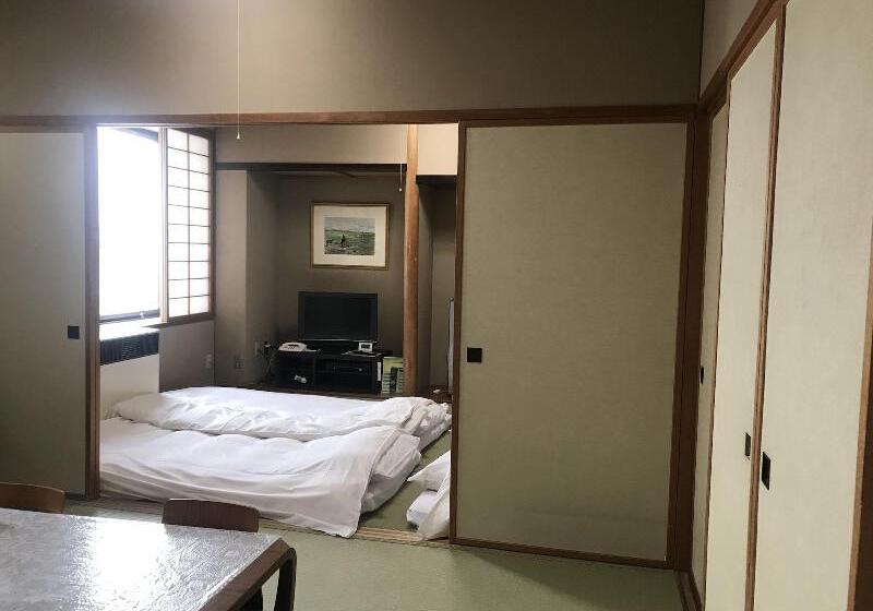 اتاق خانوادگی, Nuve