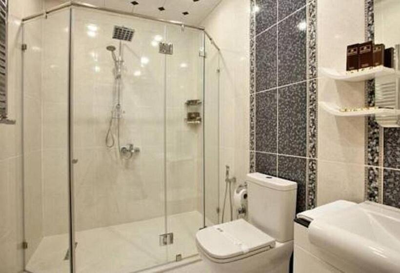 سوییت جونیور, Paradise Hotel Baku