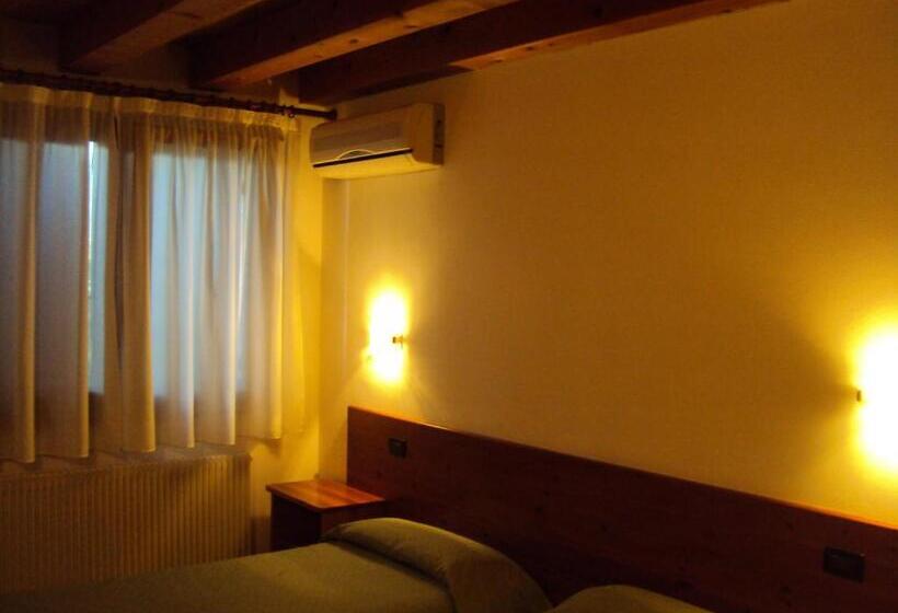 Chambre Triple Standard, Agriturismo Sant' Anna