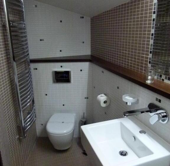 Quarto Estandar Individual, Slunný Dvůr