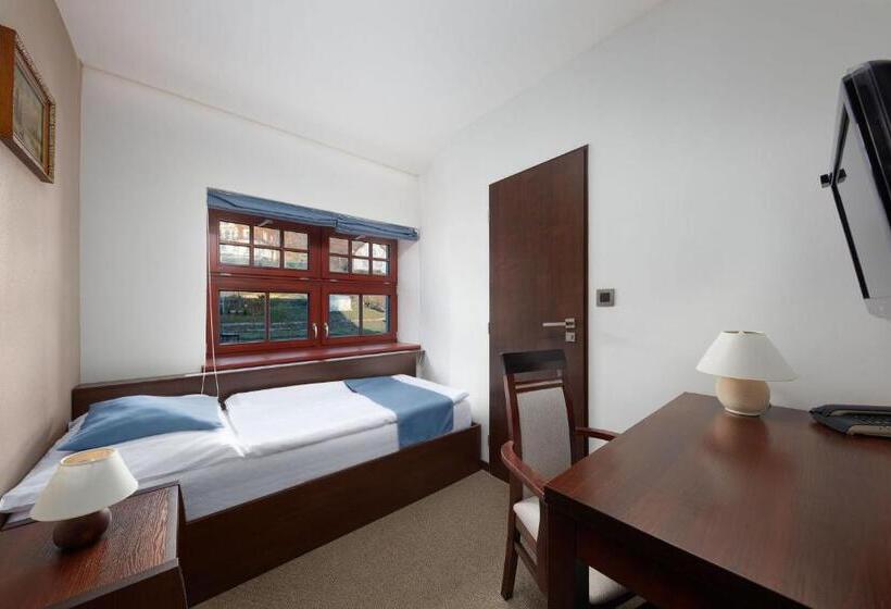 Quarto Estandar Individual, Slunný Dvůr