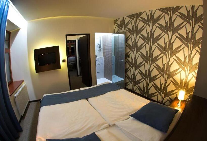 Suíte, Slunný Dvůr