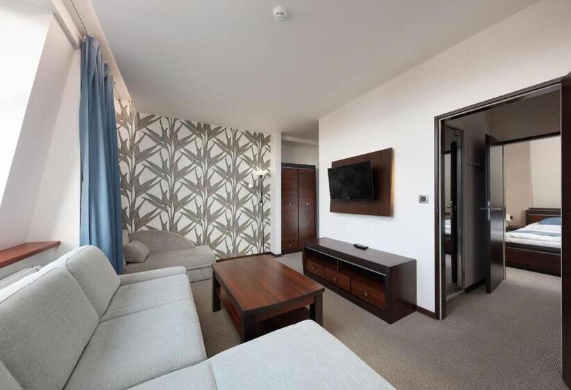 Suíte, Slunný Dvůr